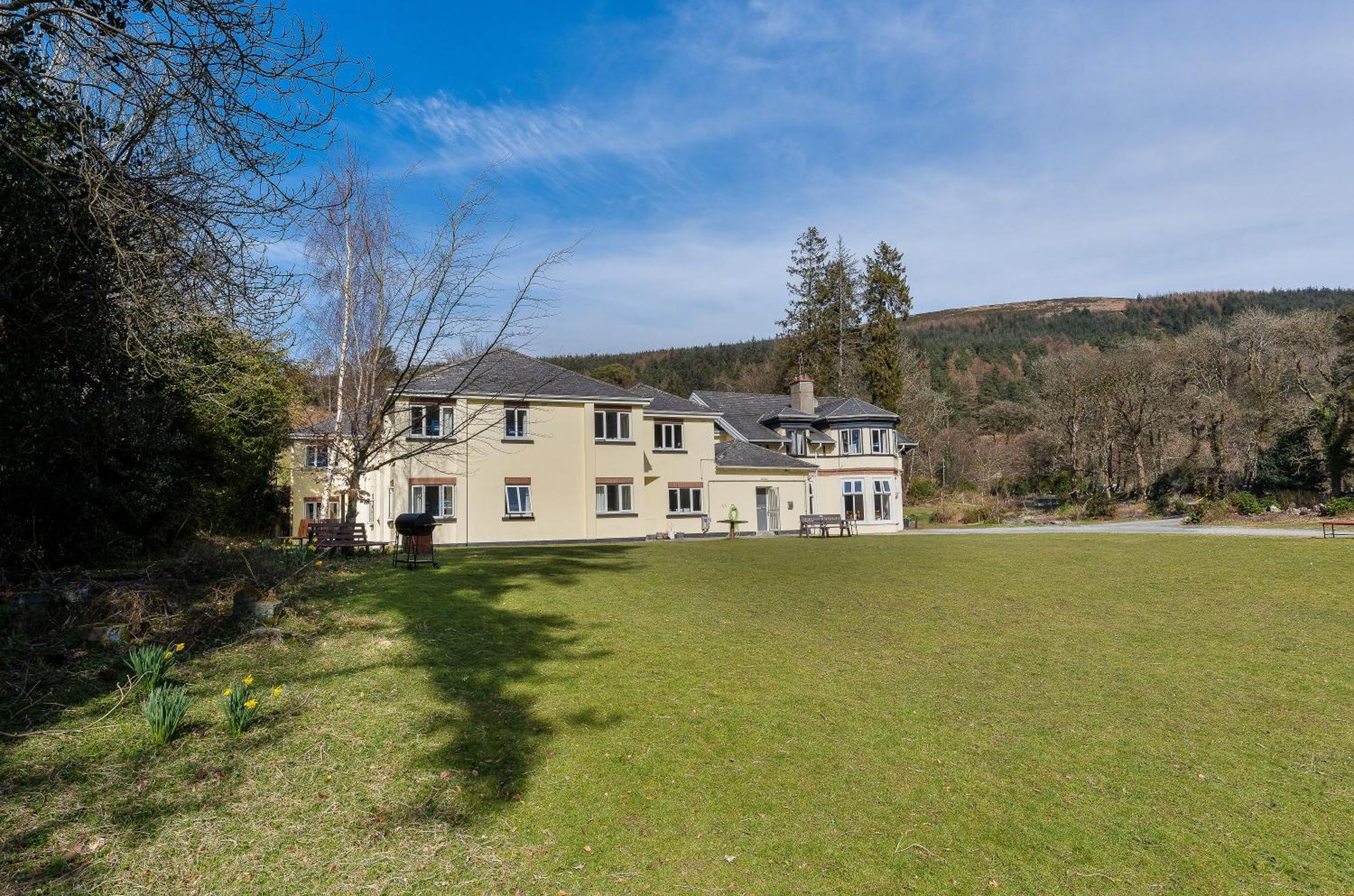 Glendalough International Youth Hostel Laragh Bagian luar foto