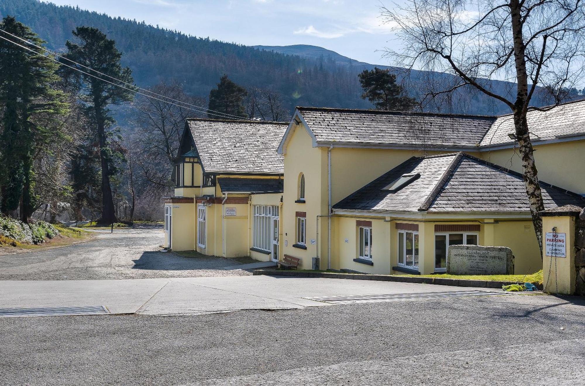Glendalough International Youth Hostel Laragh Bagian luar foto
